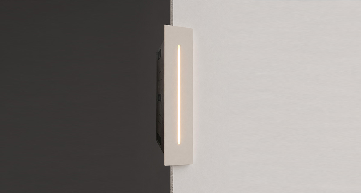 CUT TRIM | Segnapasso in battuta con una linea di luce di soli 5 mm